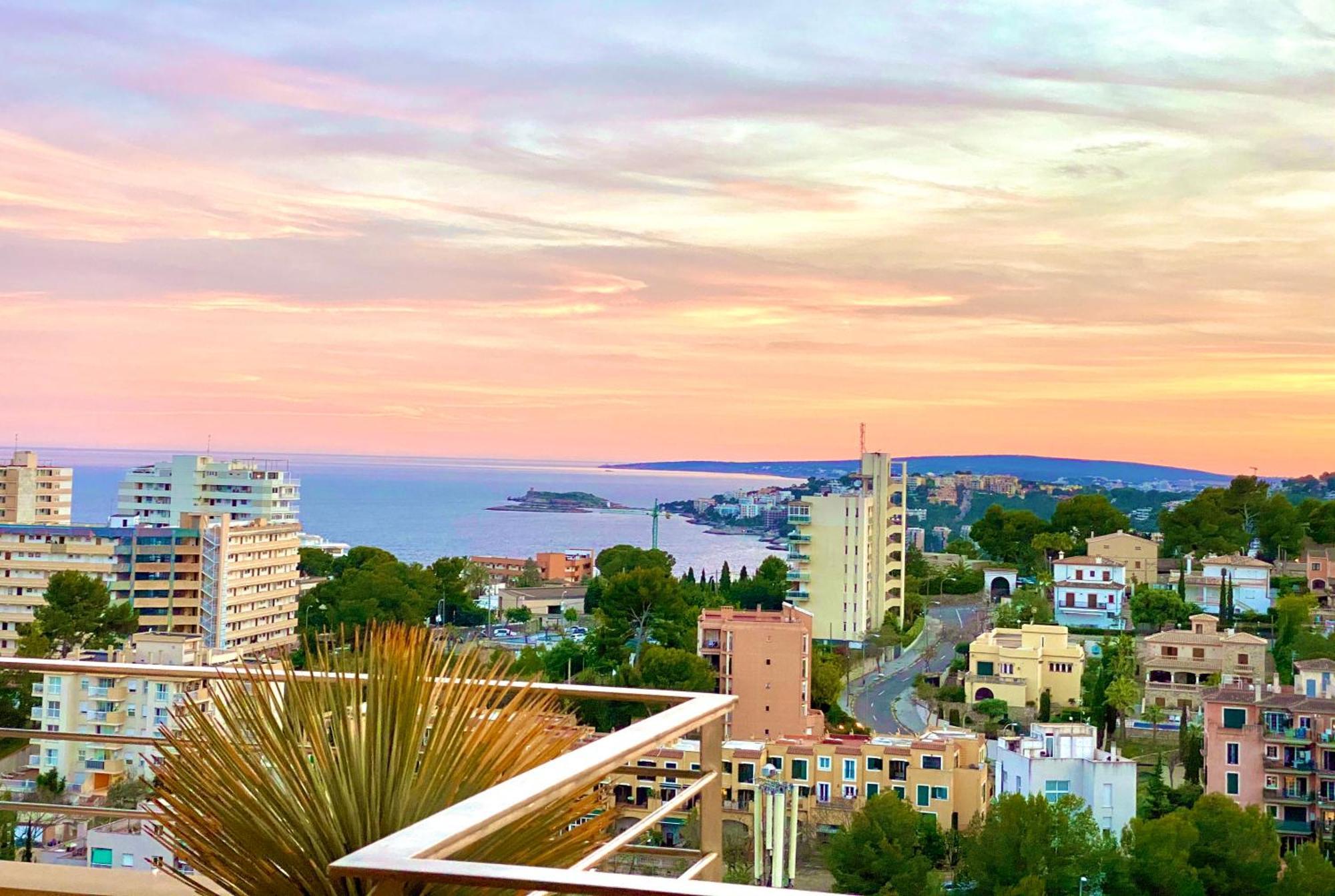 With Breathtaking Panoramic Sea And Mountain Views Appartement Palma